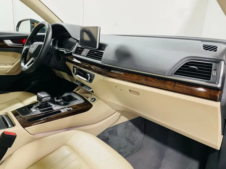 2020 Audi Q5 Premium Plus 45 TFSI S line photo 34