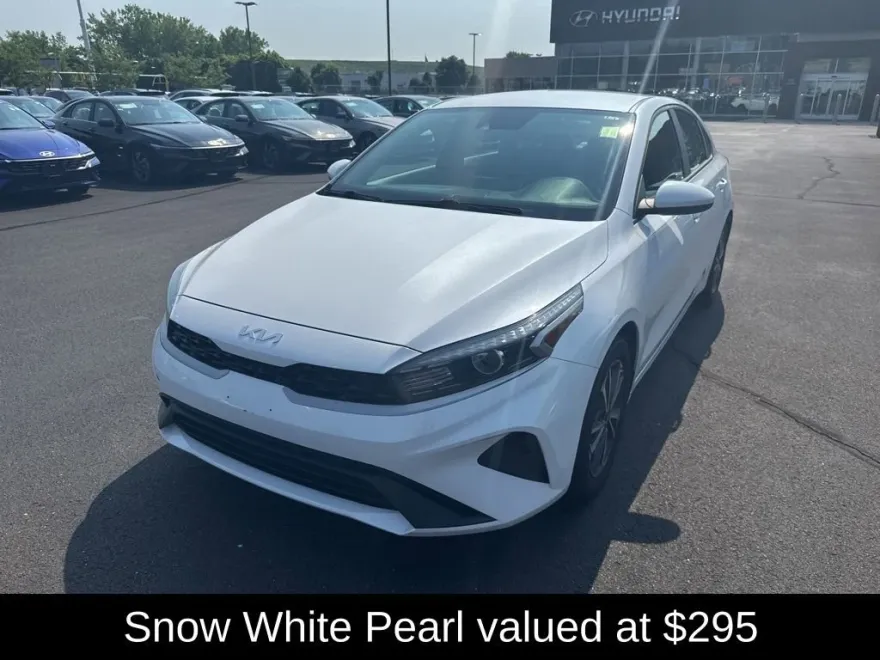 2022 Kia Forte LXS photo 1