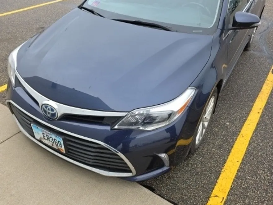 2018 Toyota Avalon Hybrid Limited photo 1