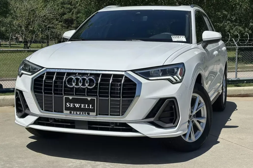 2025 Audi Q3 45 TFSI S line Premium photo 1