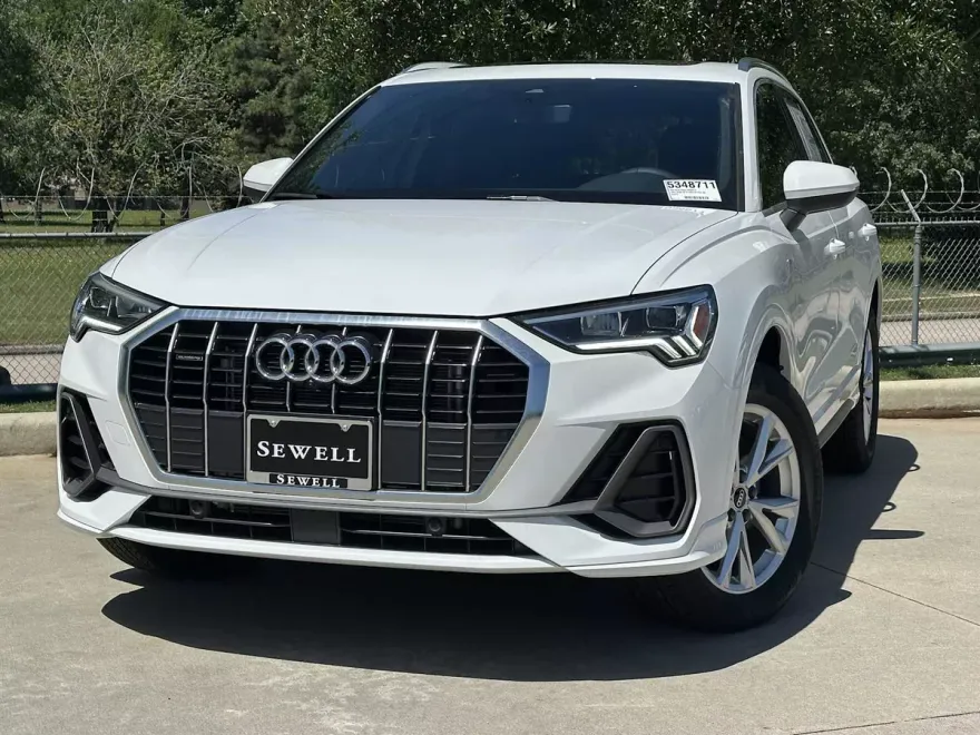 2025 Audi Q3 45 TFSI S line Premium photo 1