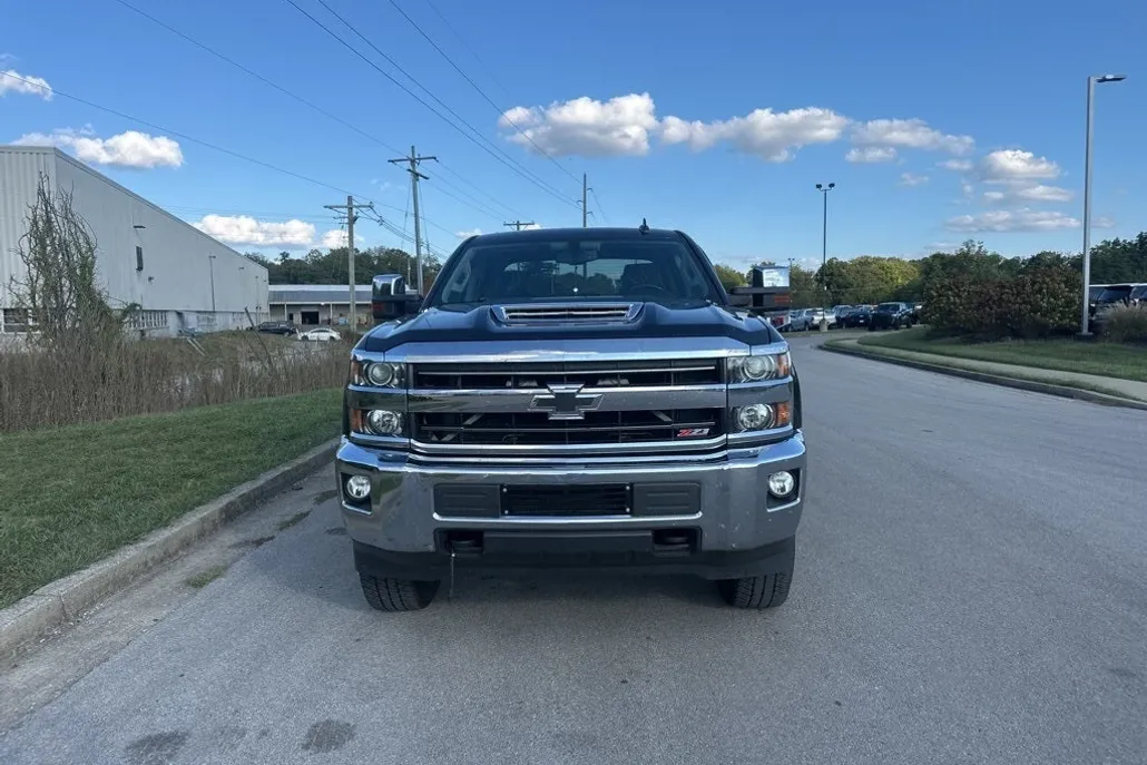 2018 Chevrolet Silverado 2500HD LT photo 1