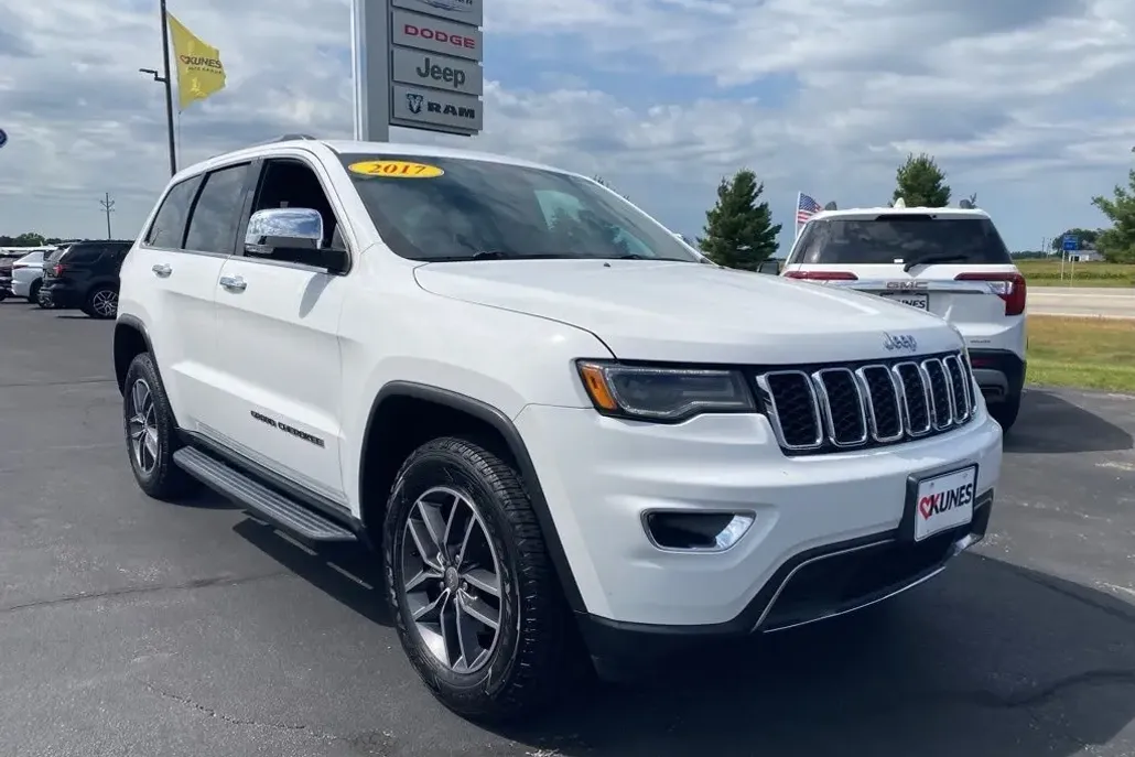 2017 Jeep Grand Cherokee Limited photo 1