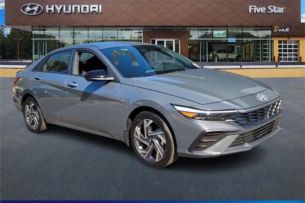 2025 Hyundai Elantra SEL Sport photo 1