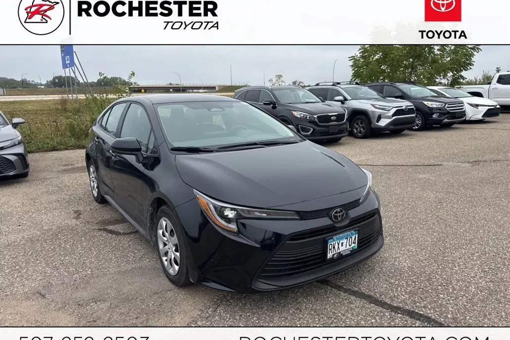 2024 Toyota Corolla LE photo 1