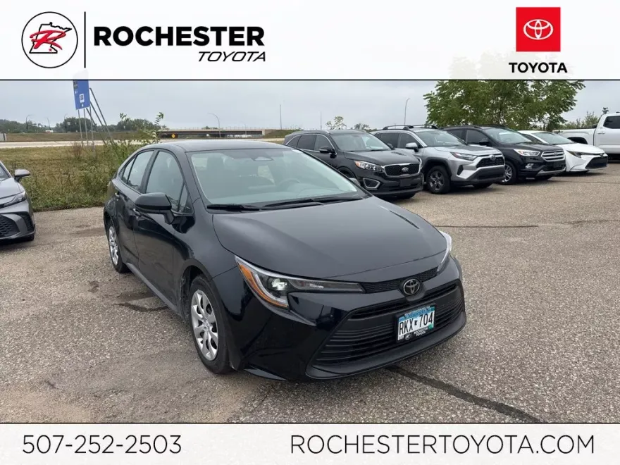 2024 Toyota Corolla LE photo 1