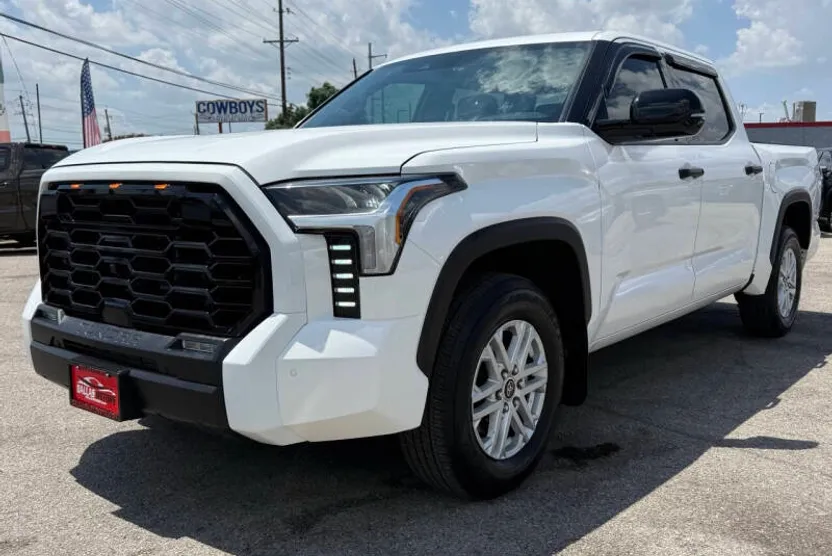 2022 Toyota Tundra SR5 photo 1