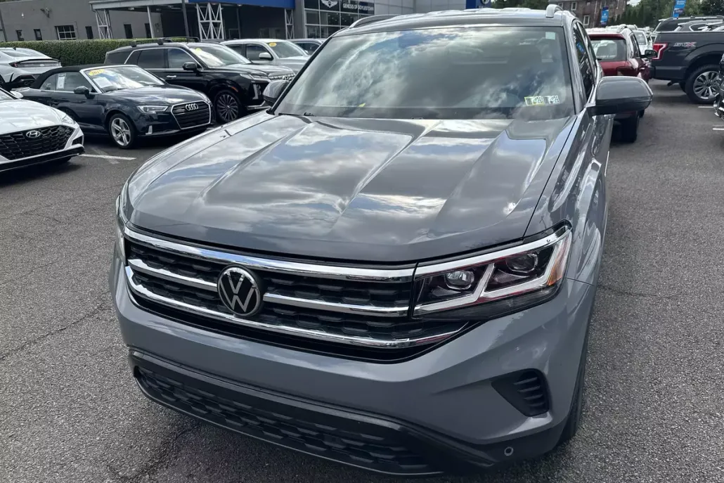 2022 Volkswagen Atlas Cross Sport V6 SE Technology photo 1