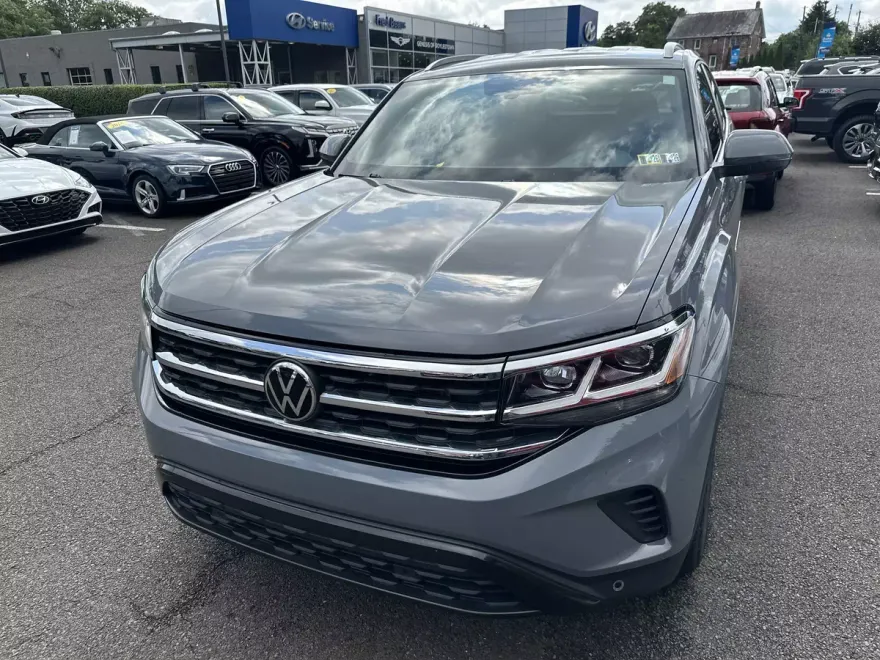 2022 Volkswagen Atlas Cross Sport V6 SE Technology photo 1