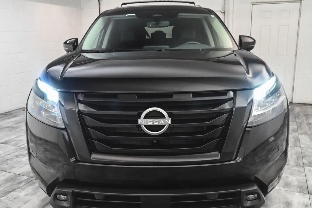 2023 Nissan Pathfinder SL photo 1