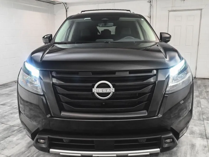 2023 Nissan Pathfinder SL photo 1