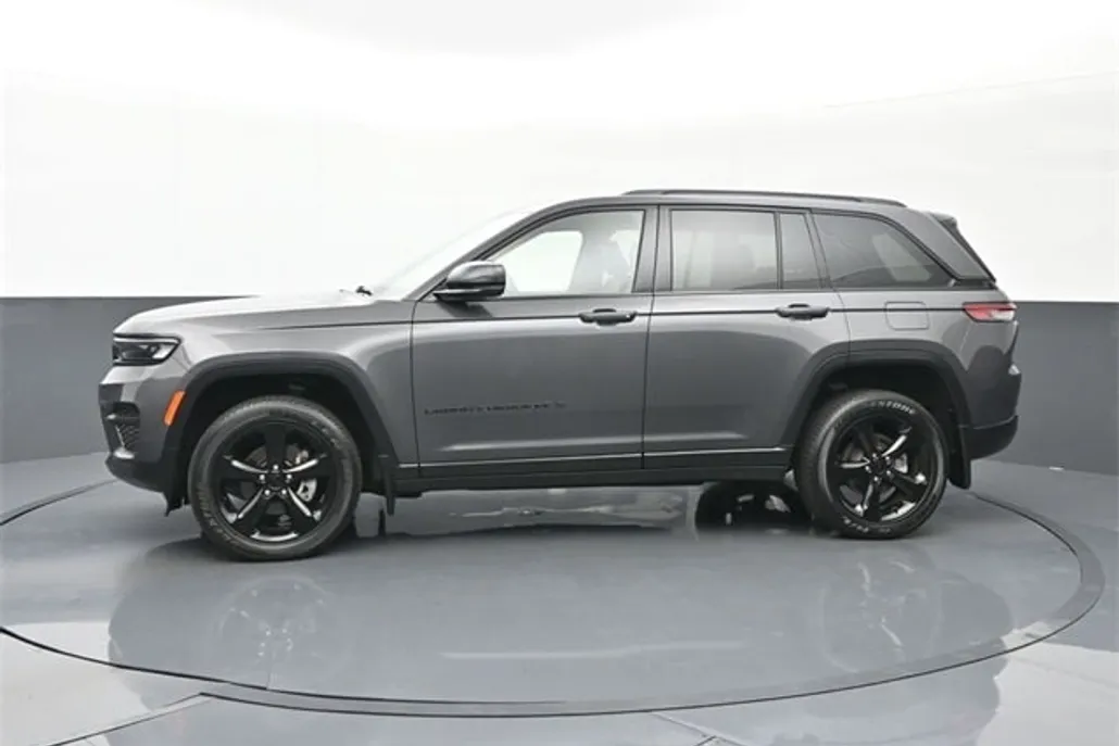 2023 Jeep Grand Cherokee Altitude photo 1
