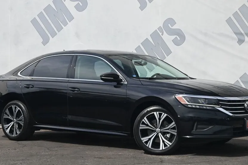 2022 Volkswagen Passat 2.0T photo 1