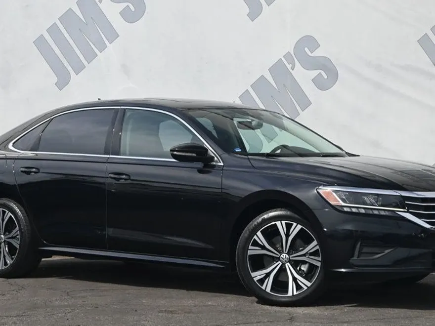 2022 Volkswagen Passat 2.0T photo 1