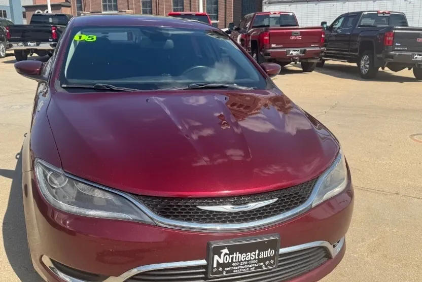 2015 Chrysler 200 Limited photo 1
