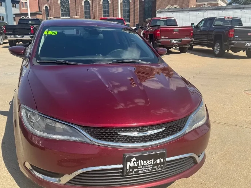 2015 Chrysler 200 Limited photo 1