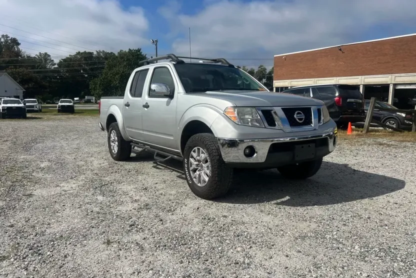 2015 Nissan Frontier SV photo 1