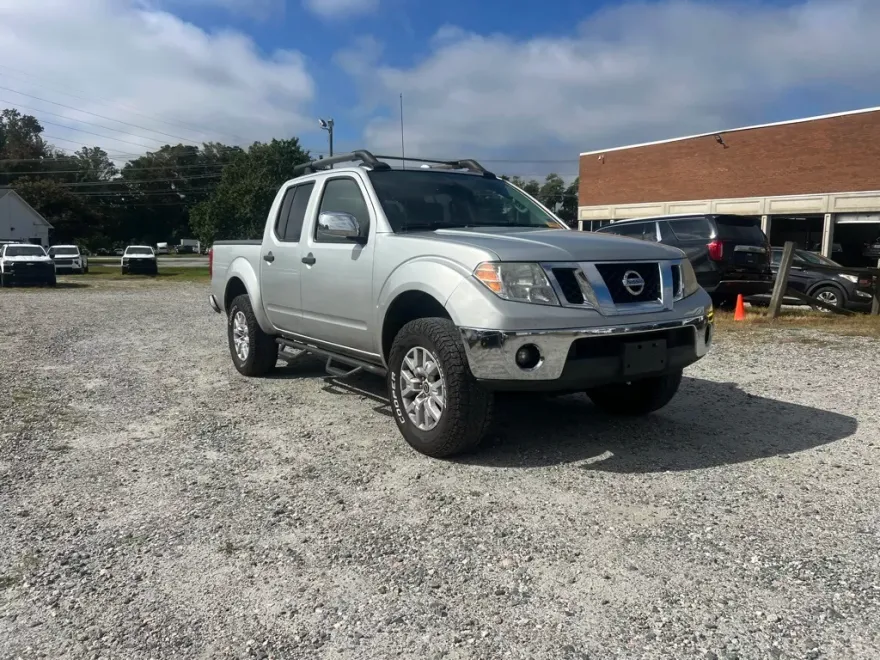 2015 Nissan Frontier SV photo 1