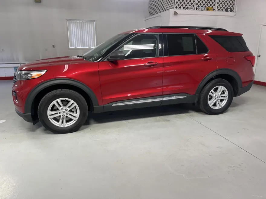 2021 Ford Explorer XLT photo 1