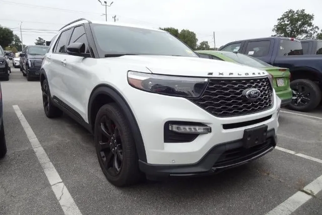 2022 Ford Explorer ST photo 1