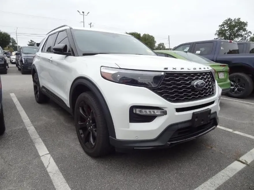 2022 Ford Explorer ST photo 1