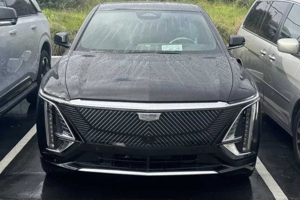 2025 Cadillac Lyriq Luxury photo 1