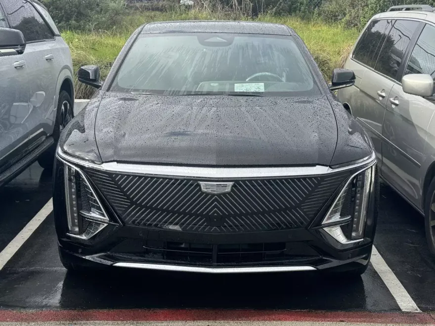 2025 Cadillac Lyriq Luxury photo 1