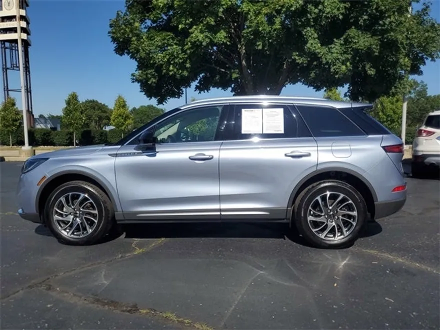 2022 Lincoln Corsair Standard photo 1