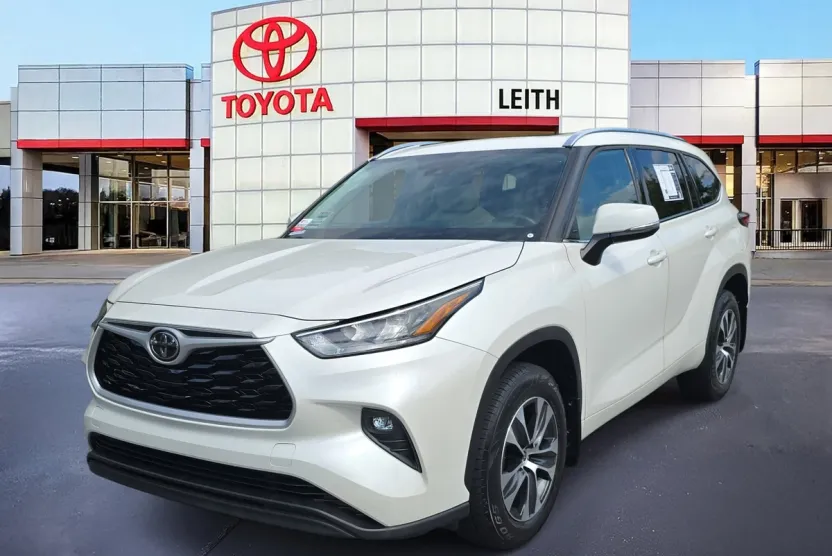 2020 Toyota Highlander XLE photo 1