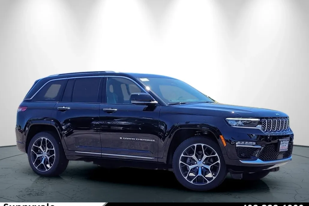 2023 Jeep Cherokee 4xe Summit Reserve photo 1