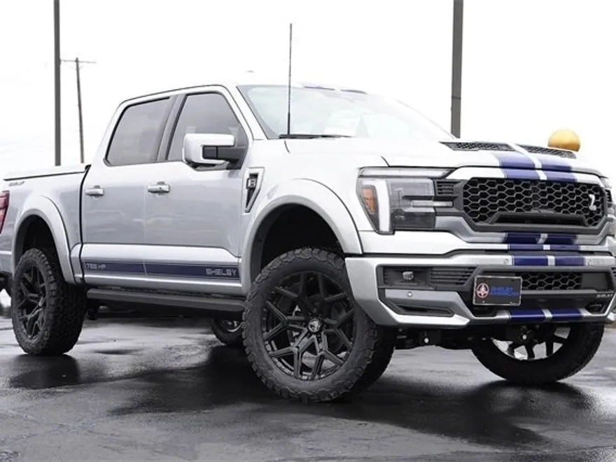 2025 Ford F-150 Lariat photo 2