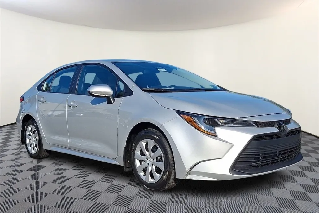 2024 Toyota Corolla LE photo 1