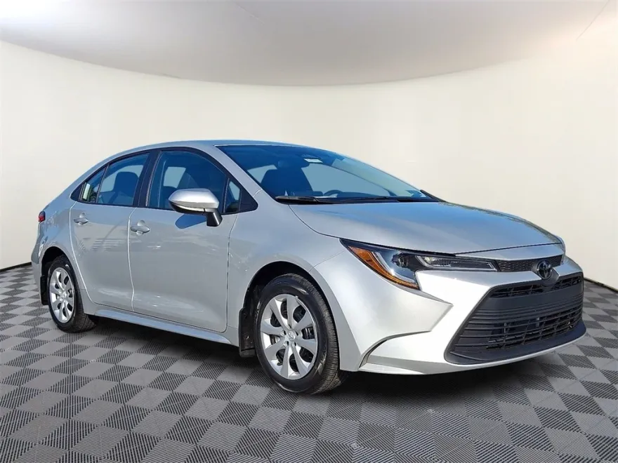 2024 Toyota Corolla LE photo 1