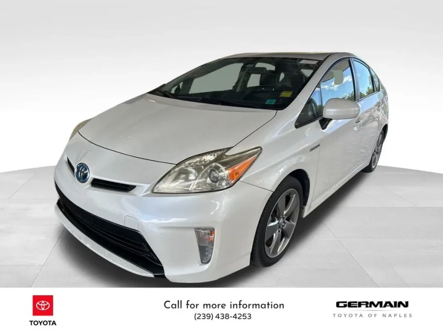 2013 Toyota Prius Three photo 1