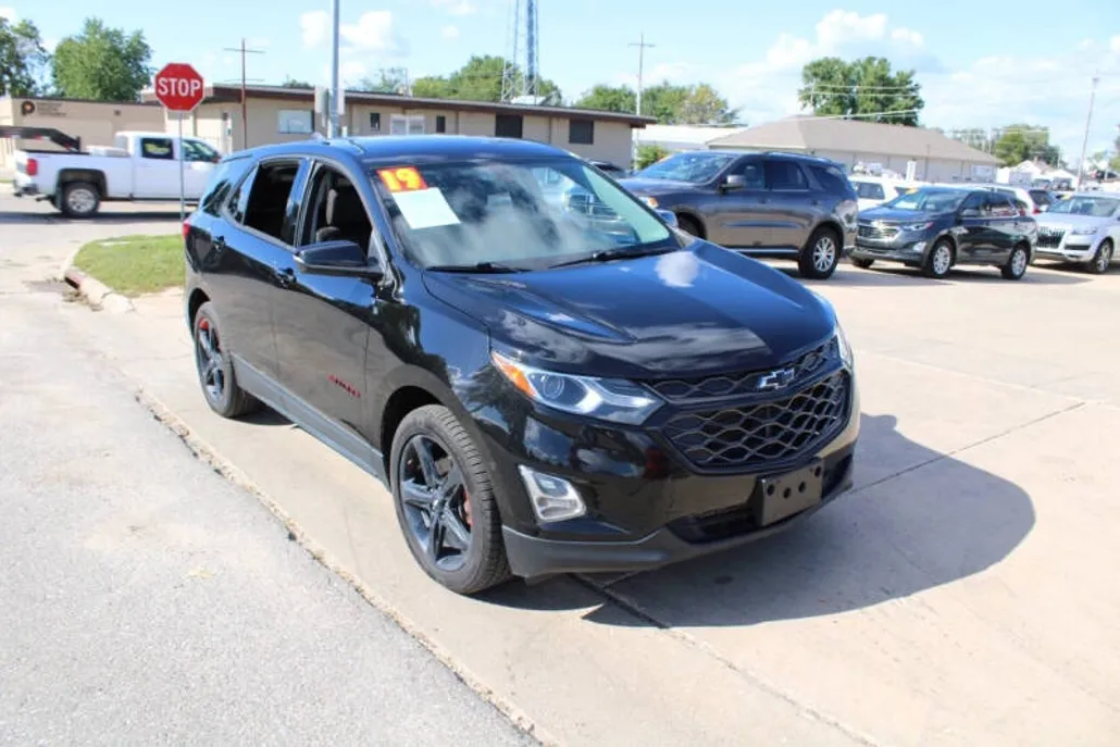 2019 Chevrolet Equinox LT photo 1