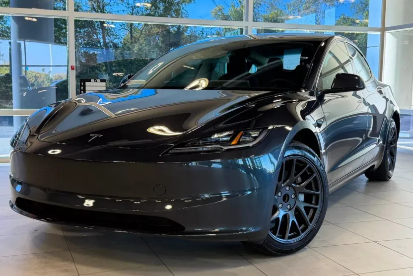 2025 Tesla Model 3 Long Range photo 1