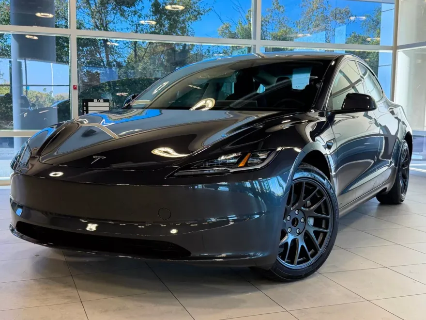 2025 Tesla Model 3 Long Range photo 1