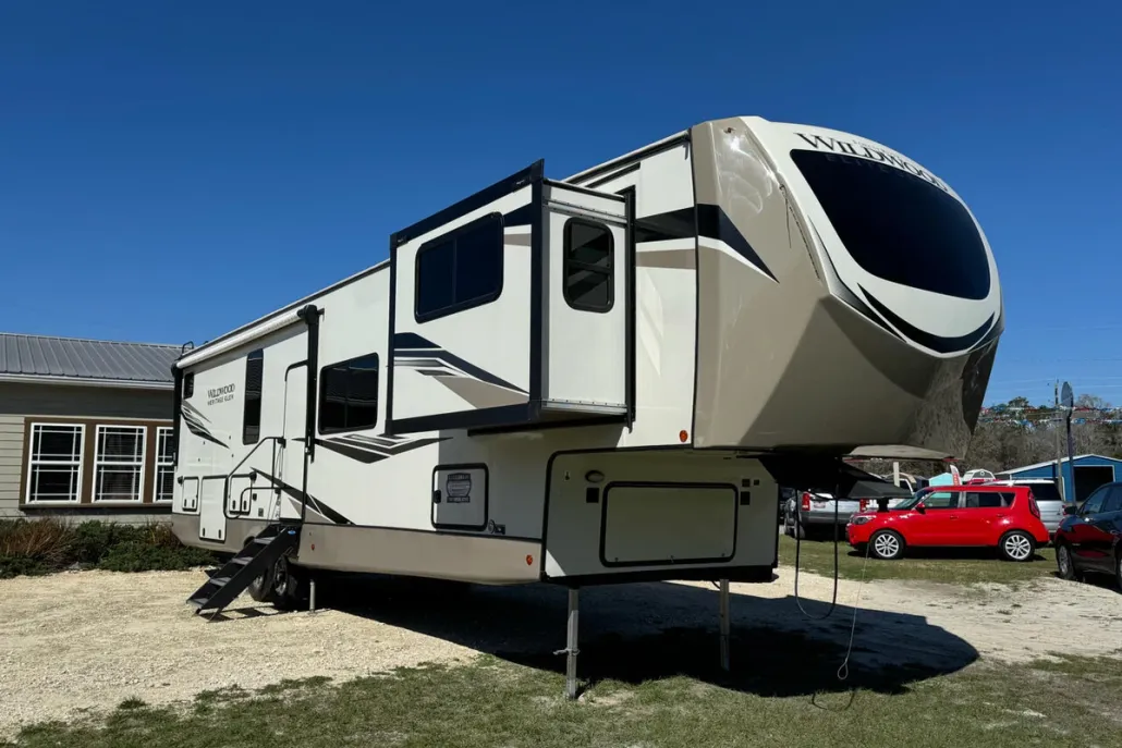 2022 Forest River Wildwood Laminated Towables photo 1