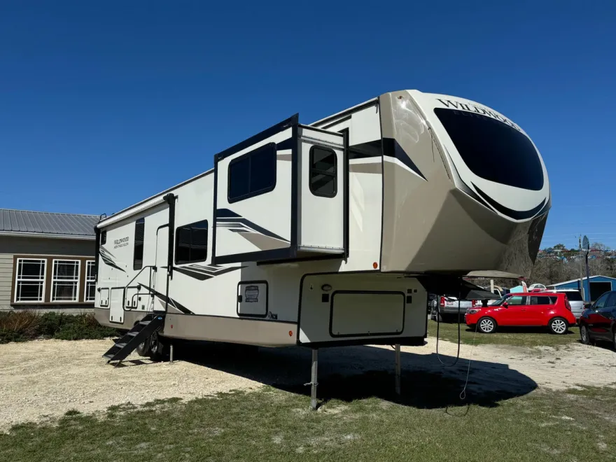 2022 Forest River Wildwood Laminated Towables photo 1
