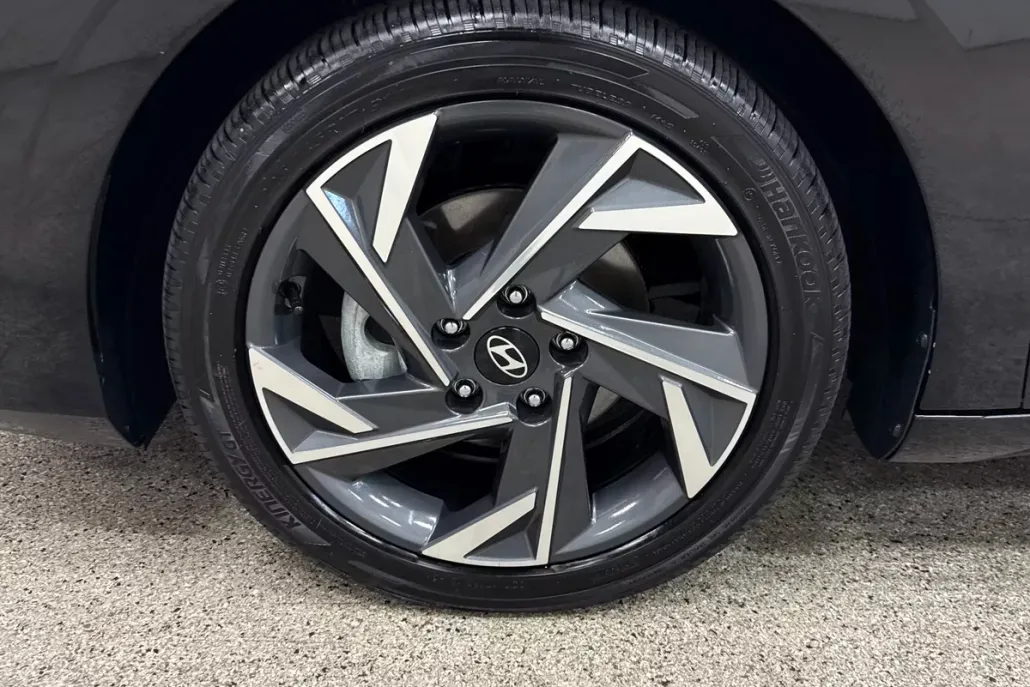 2024 Hyundai Elantra Hybrid Limited photo 1