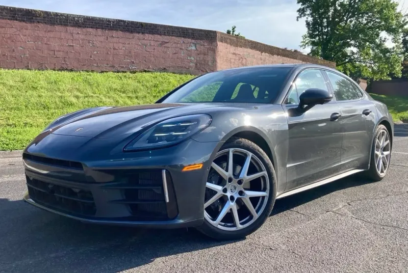 2024 Porsche Panamera 4 photo 1