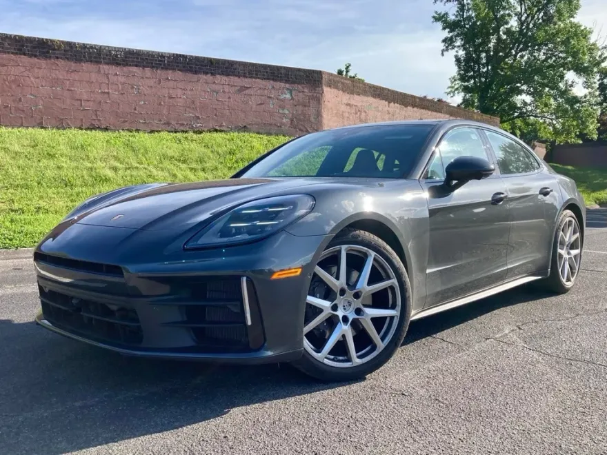 2024 Porsche Panamera 4 photo 1