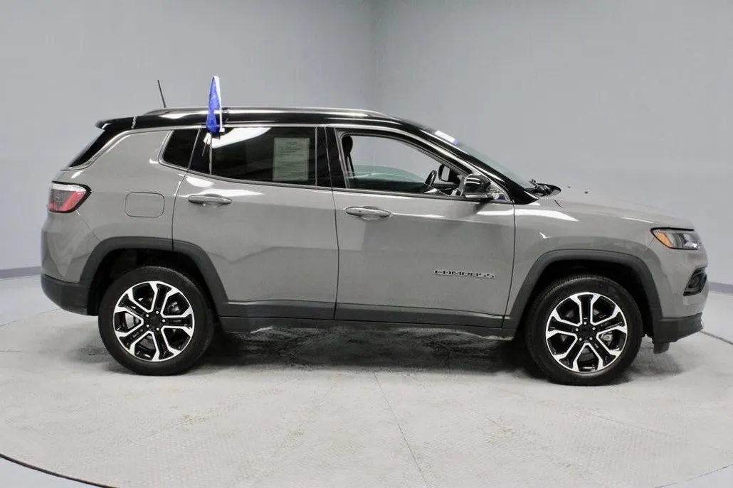 2022 Jeep Compass Limited photo 1