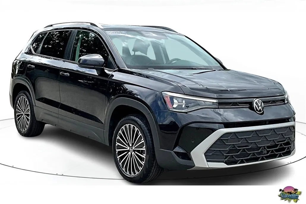 2025 Volkswagen Taos SE photo 1