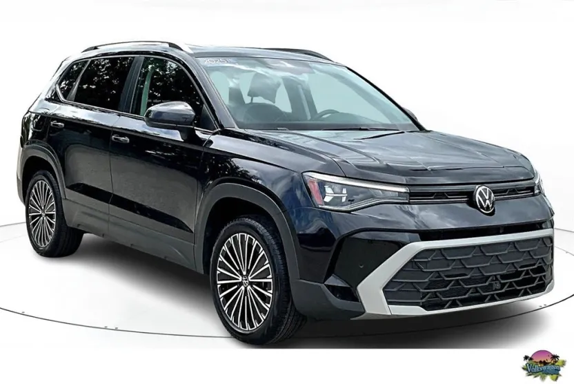 2025 Volkswagen Taos SE photo 1