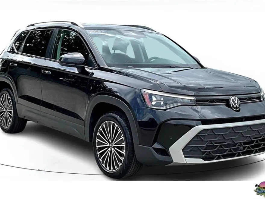 2025 Volkswagen Taos SE photo 1