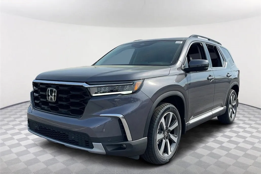 2025 Honda Pilot Touring photo 1