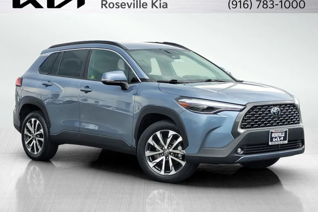 2024 Toyota Corolla Cross XLE photo 1