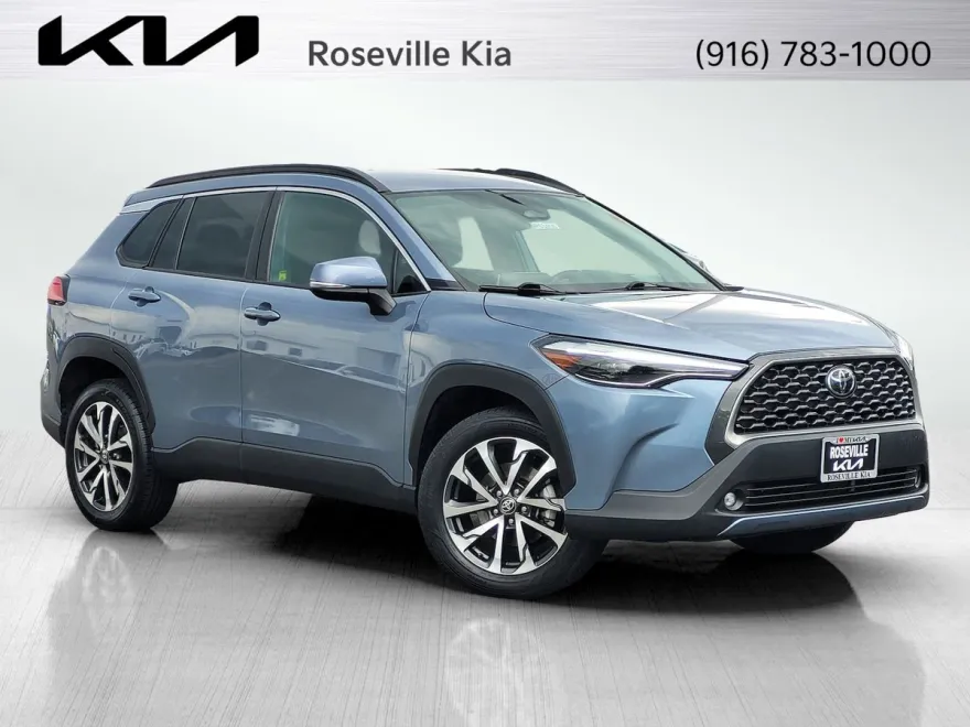 2024 Toyota Corolla Cross XLE photo 1