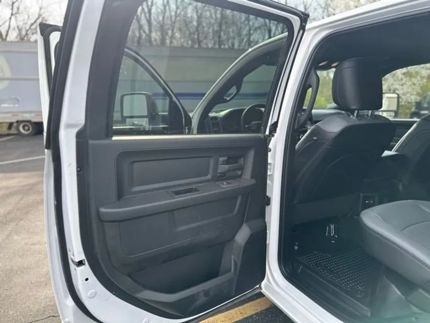 2025 Ram 3500 Tradesman photo 26